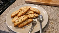 Biscotti al cardamomo e mandorle: croccanti fuori, friabili dentro (senza farina)