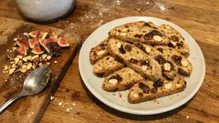 Biscotti morbidi ai fichi e mandorle: pronti in poco tempo, perfetti da inzuppare