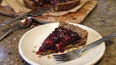 Dolce alle ciliegie rustico: brisée al grano saraceno e mandorle, senza glutine