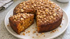 Torta di zucca e nocciole soffice e profumata: la ricetta facile che resta umida al punto giusto