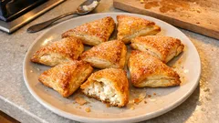 Sfogliatine ricotta e limone: dorate e croccanti fuori, cremose dentro (pronte in poco)