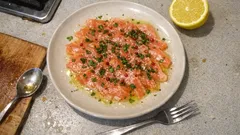 Carpaccio di salmone al limone: emulsione veloce e risultato da ristorante