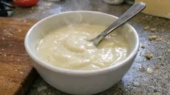 Salsa Mornay fatta in casa: cremosa e perfetta per gratinare in pochi minuti