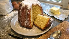 Torta pandoro veloce senza lattosio: alta, soffice e profumata alla vaniglia