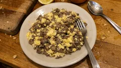 Fegatini con le uova alla marchigiana: cremosi, profumati al vino bianco e limone