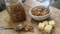 Chutney di mele fatto in casa: salsa agrodolce per formaggi, arrosti e taglieri